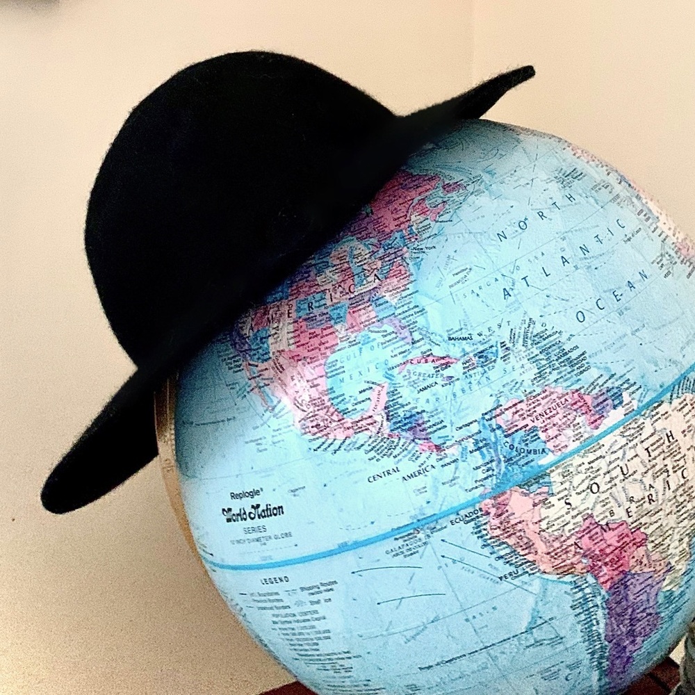 flat wide floppy hat (black)